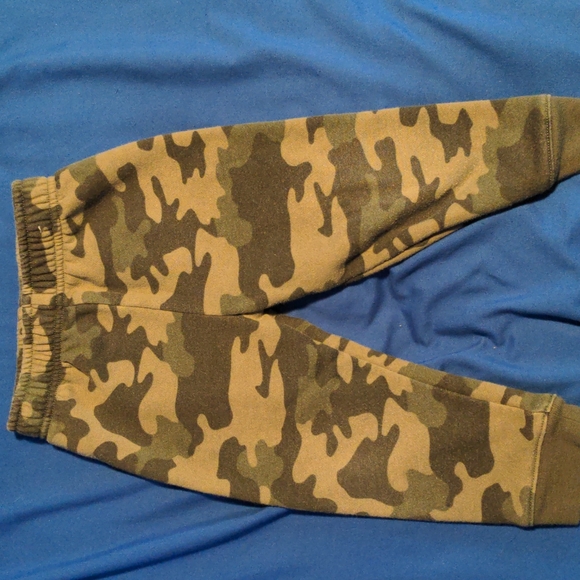 5 pairs of boys pants - Picture 2 of 16